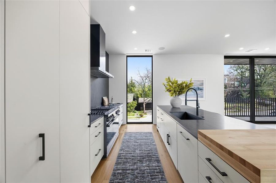 Furnished interior view inside a new home in , Dallas (Image 7).