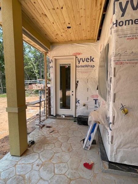 FULL BATH CONVENIENTLY LOCATED OFF BACK PATIO FOR EASY ENTERTAINING