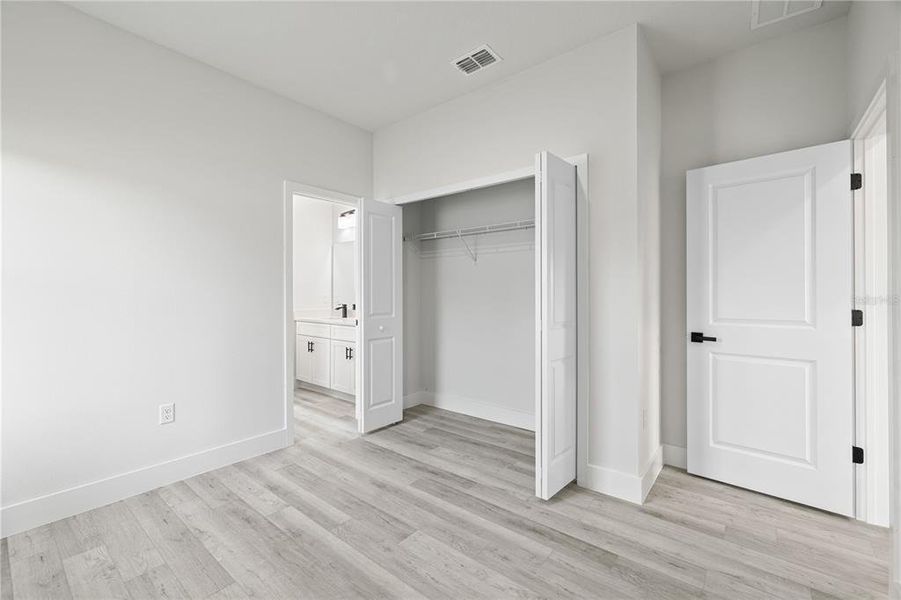 Spacious, unfurnished interior of a new home in , Ocala (Image 26).