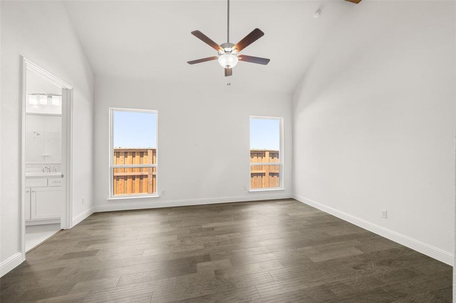 Spacious, unfurnished interior of a new home in Walsh Ranch 60', Fort Worth (Image 24). Spacious, unfurnished interior of a new home in Walsh Ranch 60', Fort Worth (Image 24).