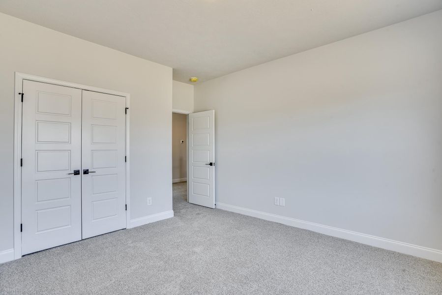 Spacious, unfurnished interior of a new home in , Edgefield (Image 8).