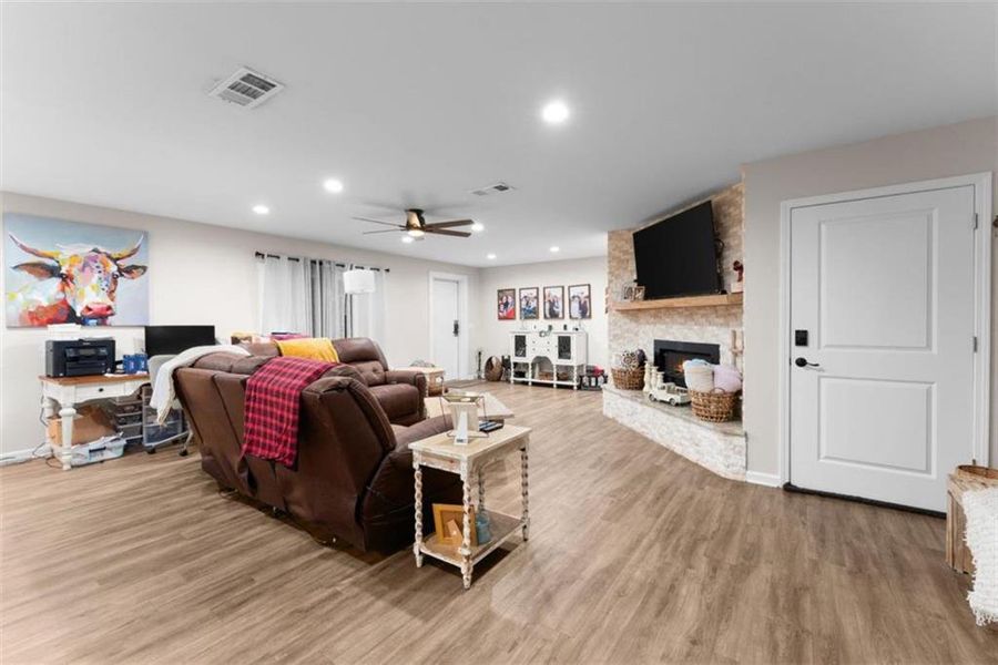 Furnished interior view inside a new home in , Hull (Image 17). Furnished interior view inside a new home in , Hull (Image 17).