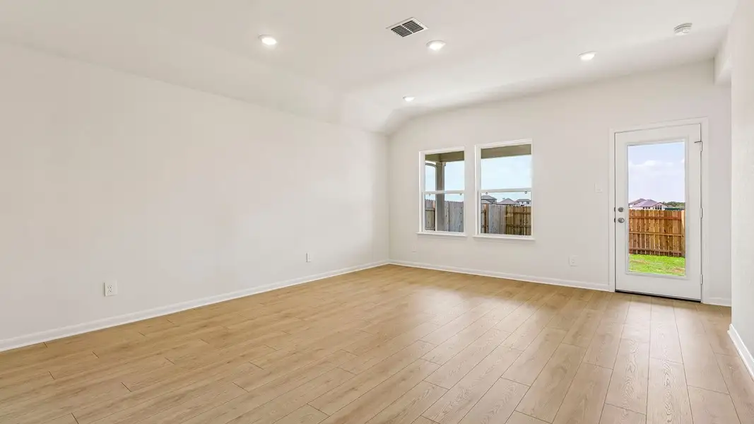 Spacious, unfurnished interior of a new home in Briarwood, Elgin (Image 11).