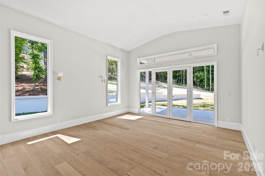 Spacious, unfurnished interior of a new home in , Davidson (Image 27).