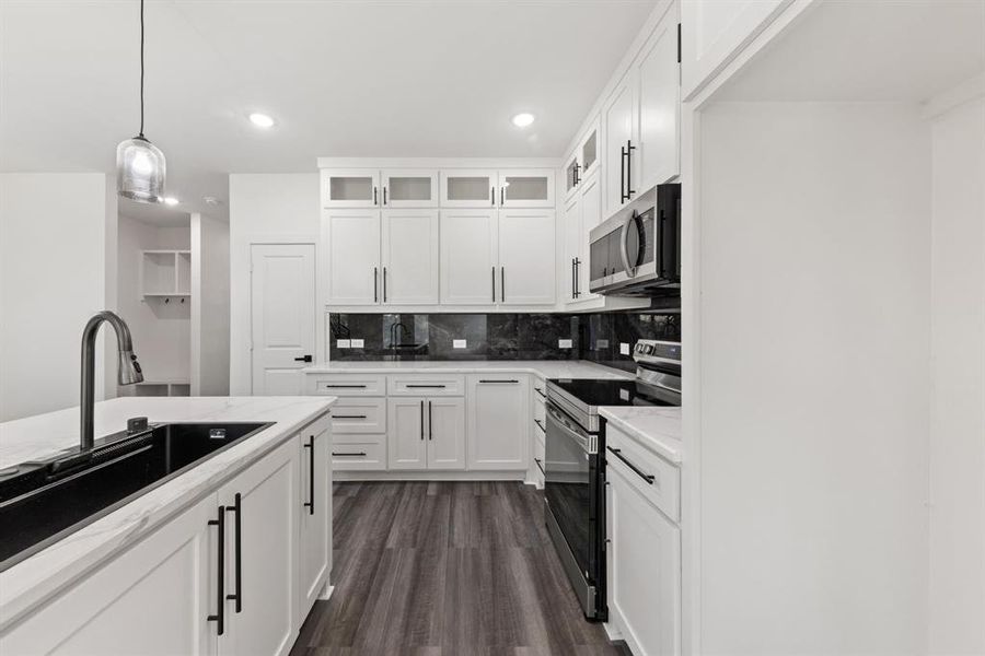 Furnished interior view inside a new home in , Dallas (Image 6). Furnished interior view inside a new home in , Dallas (Image 6).