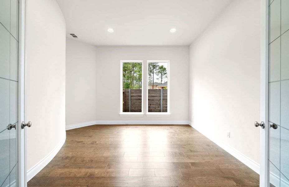Representative unfurnished interior of a home built from the 4094 by Ravenna Homes in Artavia 70′, Conroe (Image 22).