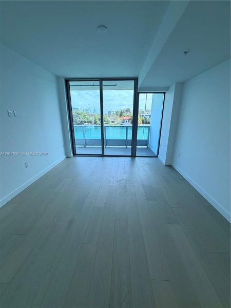 Spacious, unfurnished interior of a new home in , Bay Harbor Islands (Image 14).