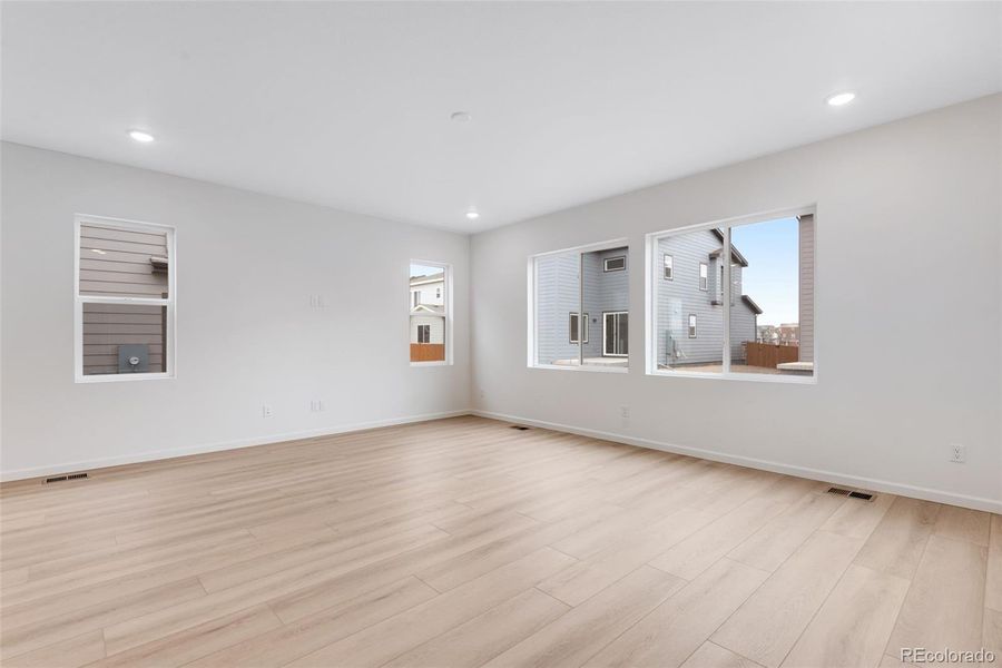 Spacious, unfurnished interior of a new home in Reunion, Commerce City (Image 38).
