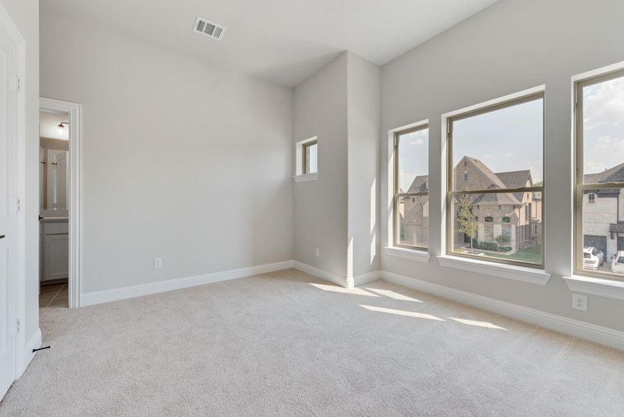 Spacious, unfurnished interior of a new home in Lake Forest, McKinney (Image 12).