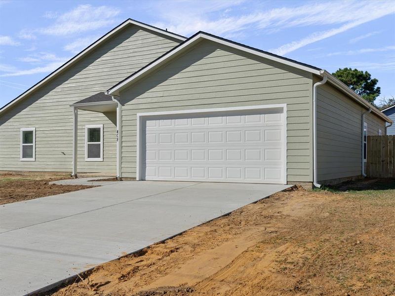 Exterior details and patio area of a home in , Kennedale (Image 23).