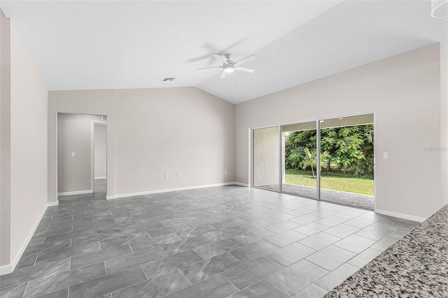 Spacious, unfurnished interior of a new home in , Cape Coral (Image 13).