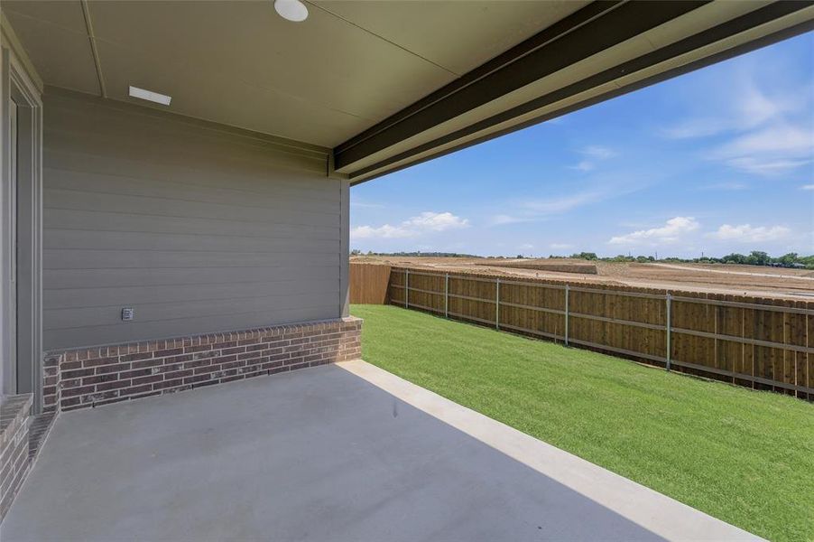 Covered patio featuring a concrete slab and recessed lighting