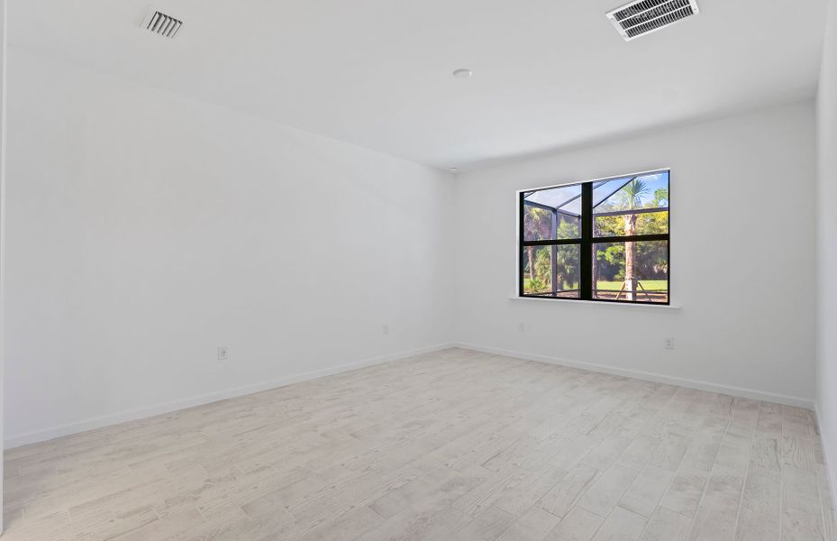 Spacious, unfurnished interior of a new home in Terreno, Naples (Image 14). Spacious, unfurnished interior of a new home in Terreno, Naples (Image 14).