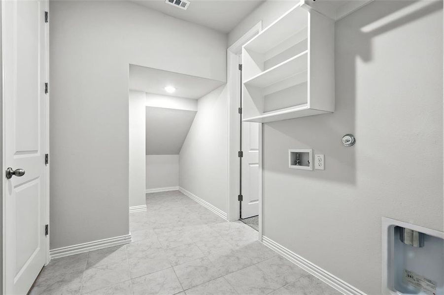 Spacious, unfurnished interior of a new home in Green Oaks Preserve, Arlington (Image 22). Spacious, unfurnished interior of a new home in Green Oaks Preserve, Arlington (Image 22).