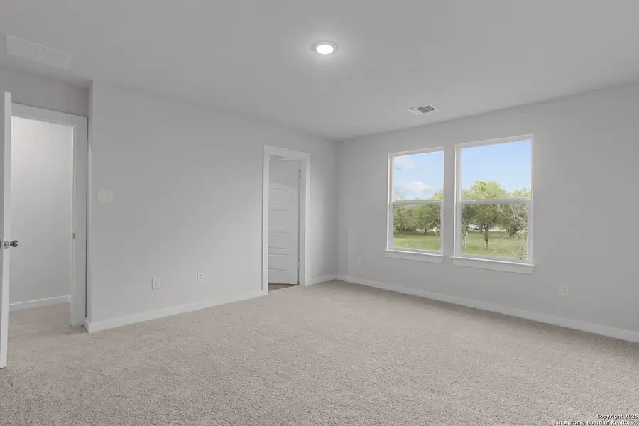 Spacious, unfurnished interior of a new home in Senna, Leon Valley (Image 19).