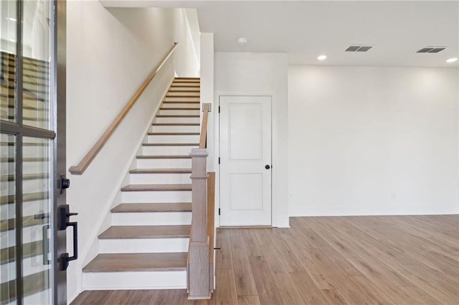 Spacious, unfurnished interior of a new home in IveyBrooke, Alpharetta (Image 23).