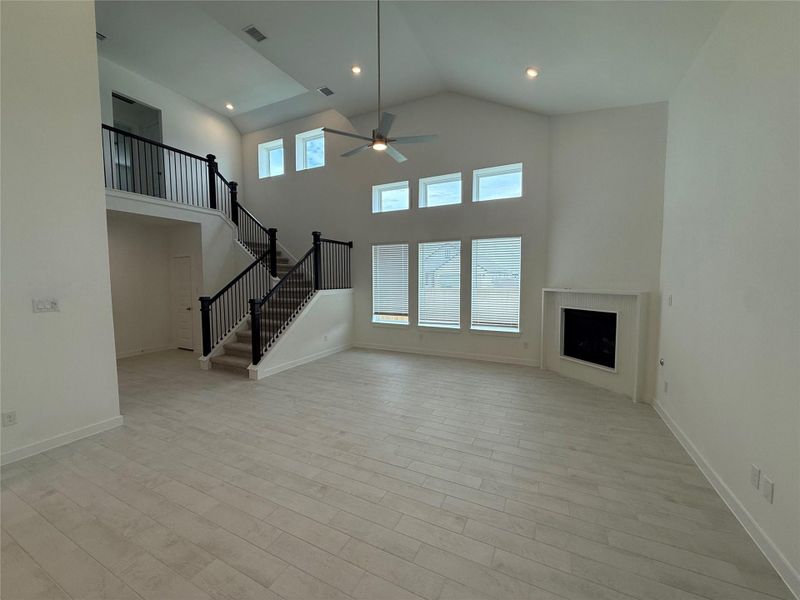 Spacious, unfurnished interior of a new home in Huntington Place, Rosharon (Image 4). Spacious, unfurnished interior of a new home in Huntington Place, Rosharon (Image 4).
