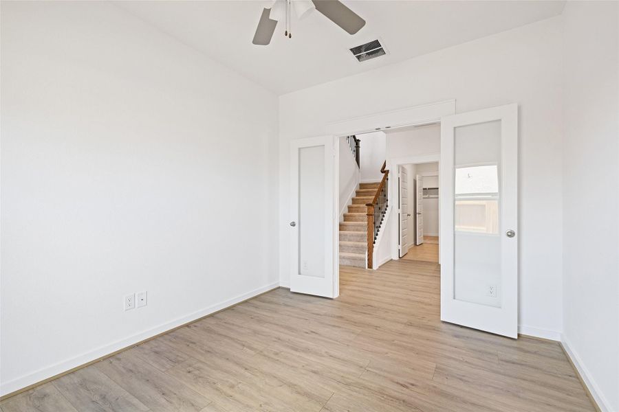 Spacious, unfurnished interior of a new home in Sunterra, Katy (Image 27).