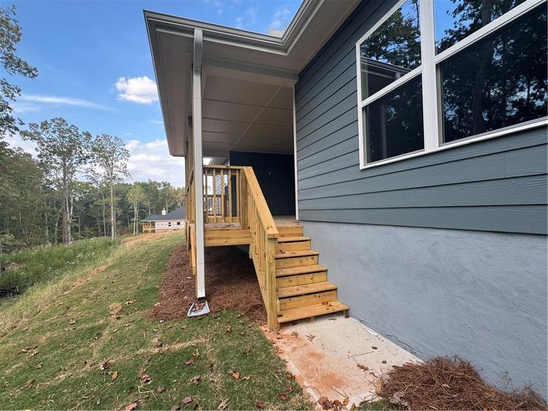 Exterior details and patio area of a home in Tuscany Hills, Douglasville (Image 20).