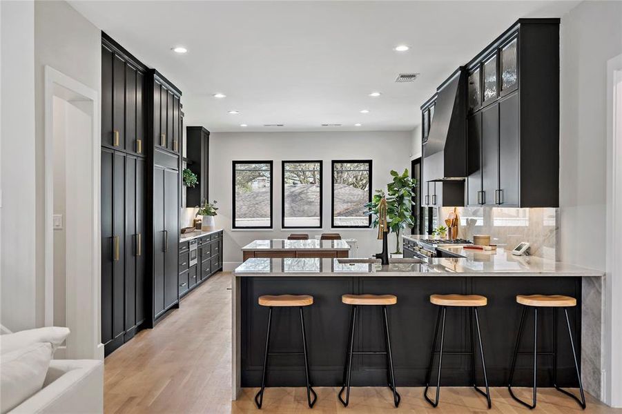 Kitchen looking toward breakfast room