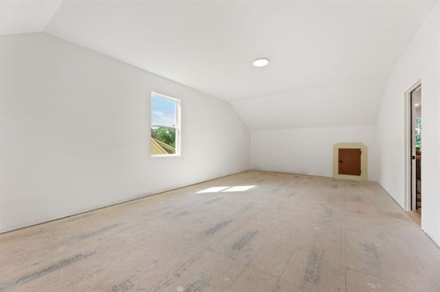 Spacious, unfurnished interior of a new home in White Post on Lake Lanier, Gainesville (Image 18).