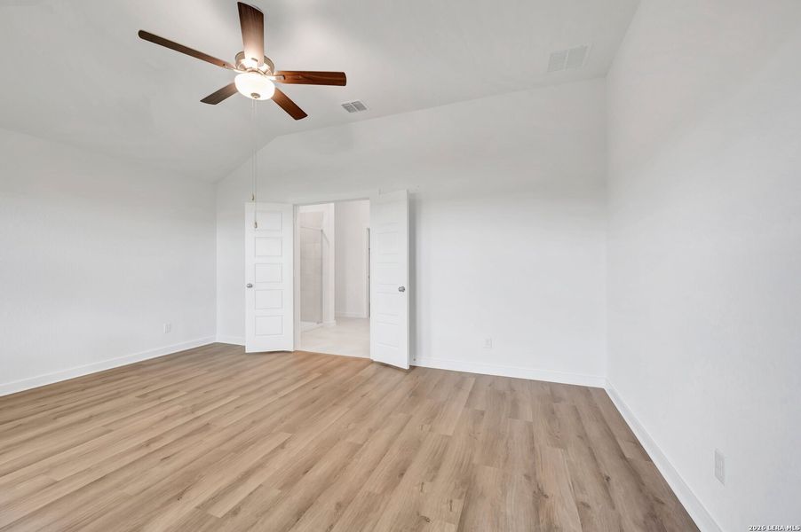 Spacious, unfurnished interior of a new home in Legacy Hills, San Antonio (Image 22).