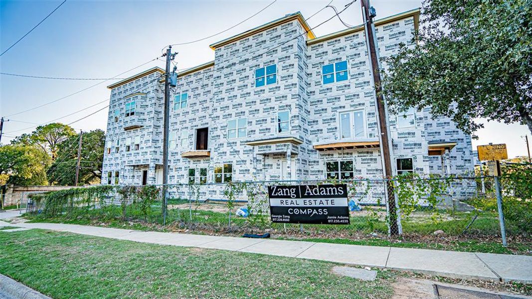 Image 8 of a home in .