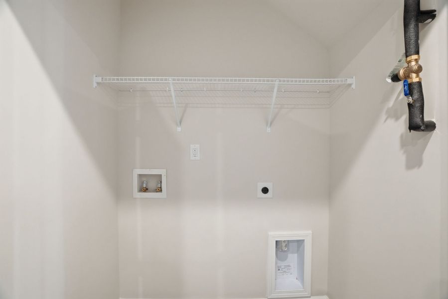 Spacious, unfurnished interior of a new home in Towns at Lake Greenwood, Greenwood (Image 15).