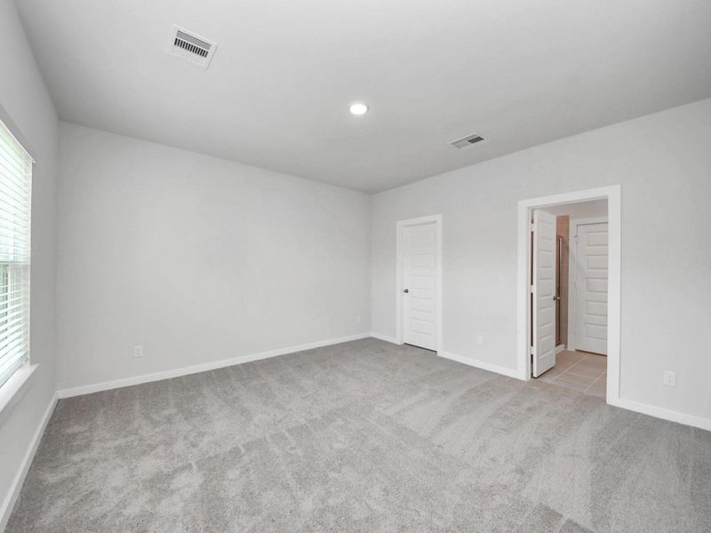 Spacious, unfurnished interior of a new home in Caney Creek Place, Conroe (Image 28).