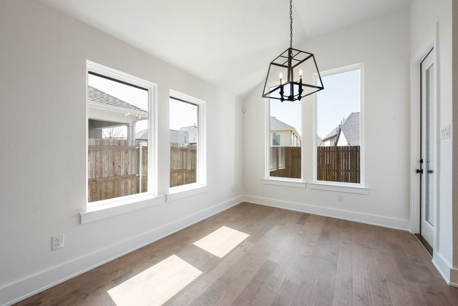 Spacious, unfurnished interior of a new home in Tavolo Park, Fort Worth (Image 28).