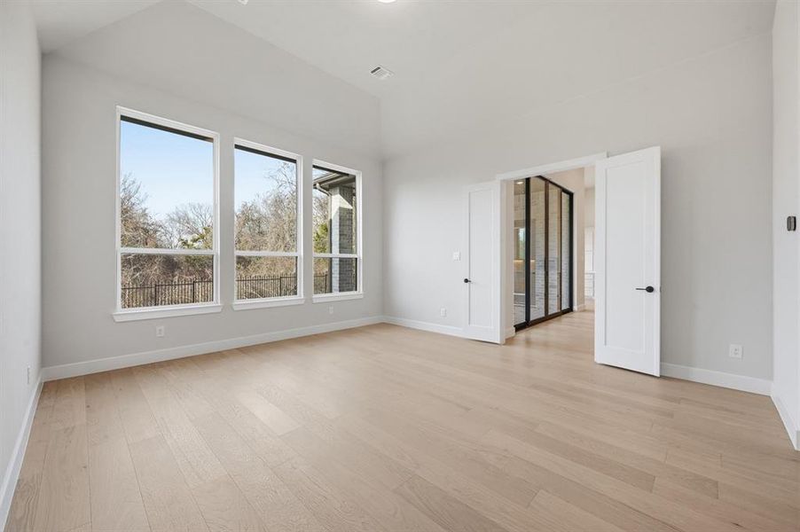 Spacious, unfurnished interior of a new home in Mustang Lakes, Celina (Image 25).