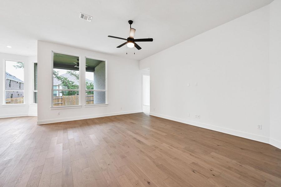 Spacious, unfurnished interior of a new home in 6 Creeks at Waterridge: 55ft. lots, Kyle (Image 15). Spacious, unfurnished interior of a new home in 6 Creeks at Waterridge: 55ft. lots, Kyle (Image 15).