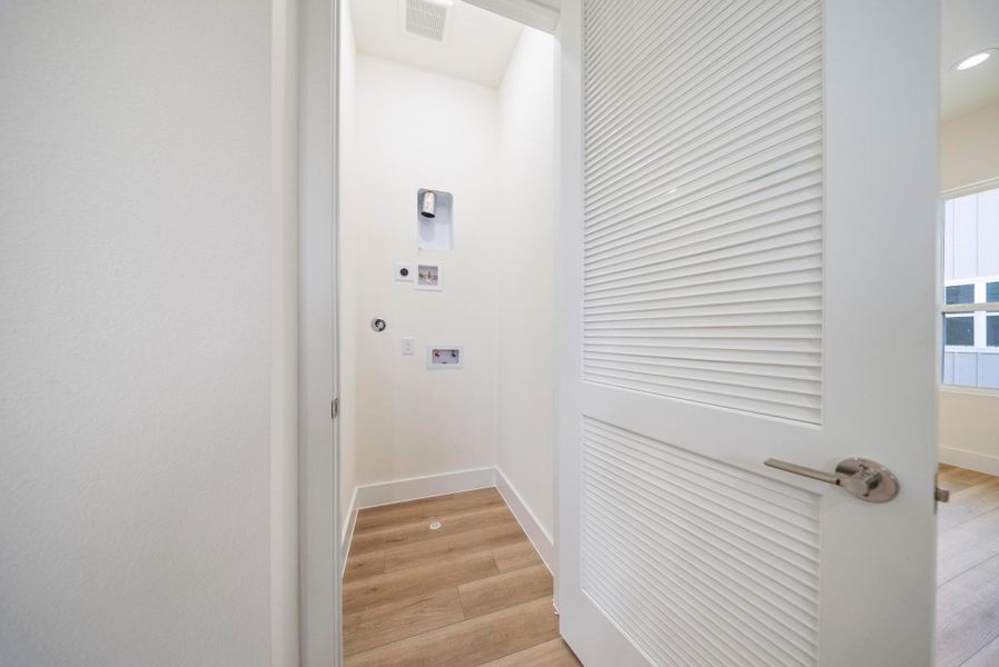 Spacious, unfurnished interior of a new home in , Houston (Image 21).