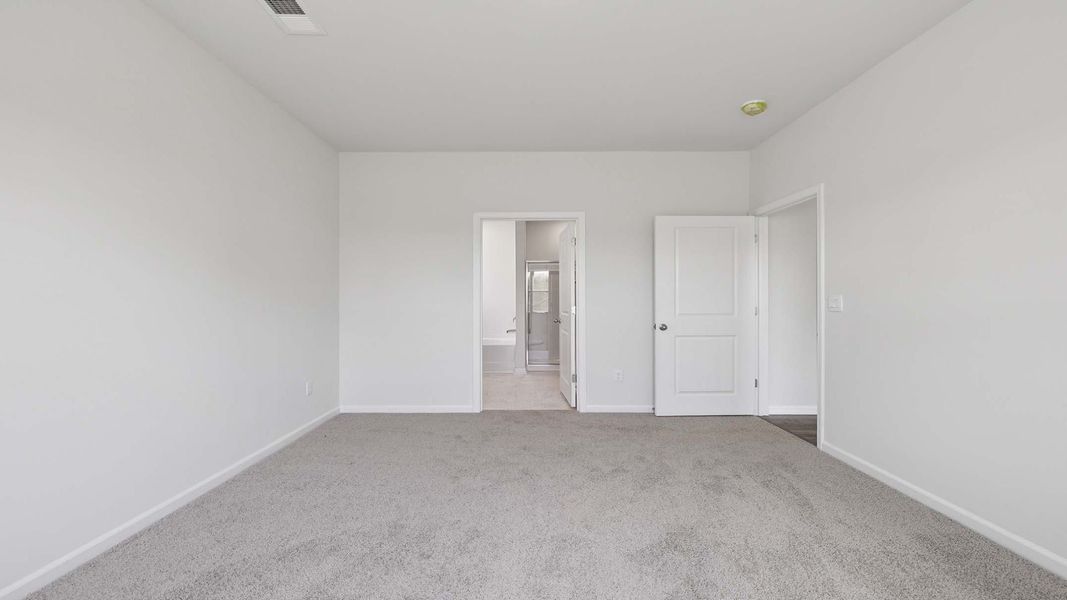 Spacious, unfurnished interior of a new home in Sage Grove, Lyman (Image 35).
