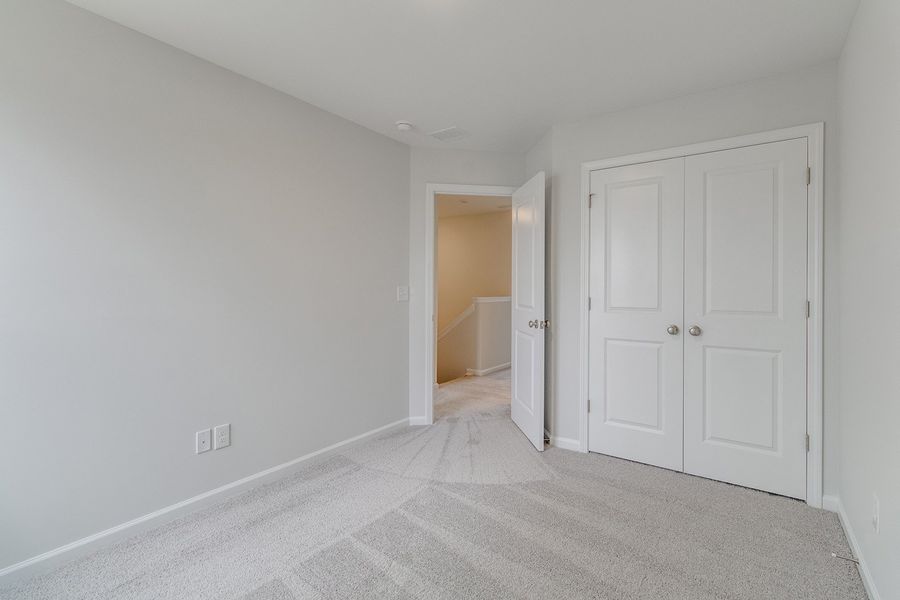 Spacious, unfurnished interior of a new home in Astoria, Columbia (Image 28).