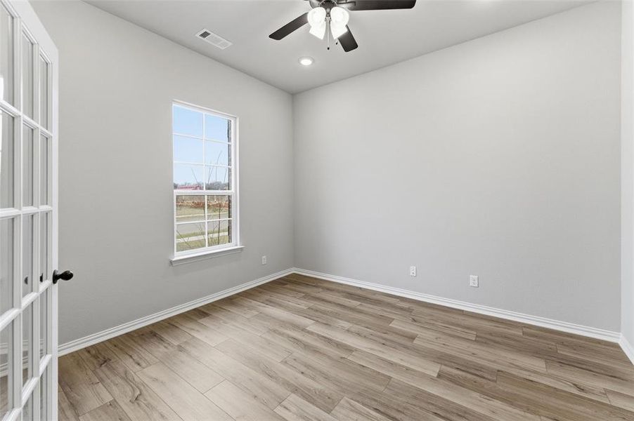 Spacious, unfurnished interior of a new home in Covenant Park, Springtown (Image 14).