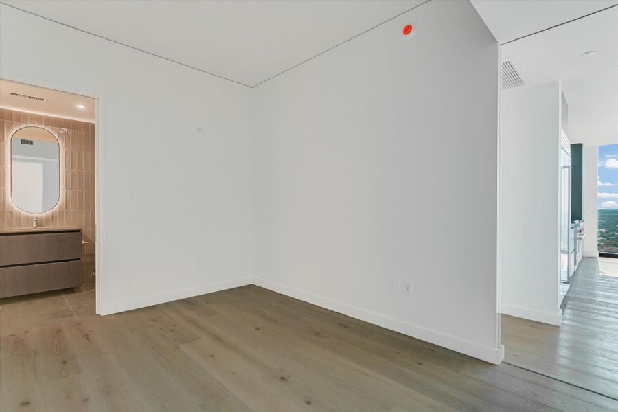 Spacious, unfurnished interior of a new home in The Modern Austin Residences, Austin (Image 16).