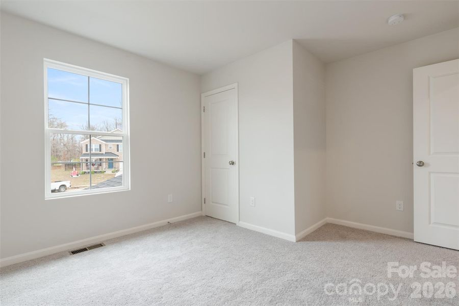 Spacious, unfurnished interior of a new home in Riverdale Hills, Spartanburg (Image 21).