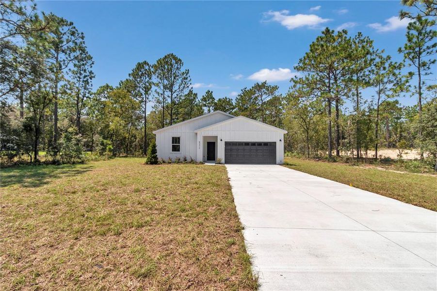 Front exterior of a new home in , Dunnellon, FL, highlighting curb appeal (Image 23). Front exterior of a new home in , Dunnellon, FL, highlighting curb appeal (Image 23).