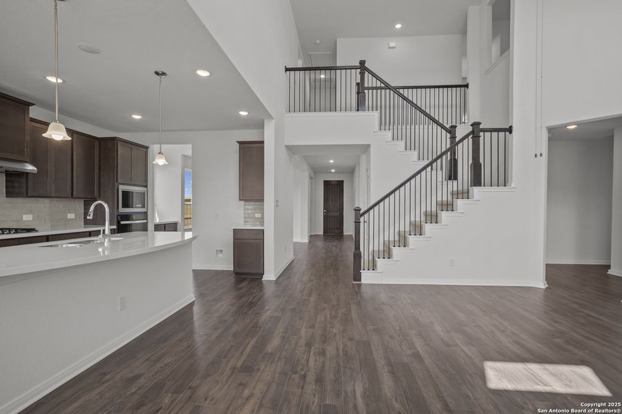 Spacious, unfurnished interior of a new home in Homestead, Schertz (Image 29).