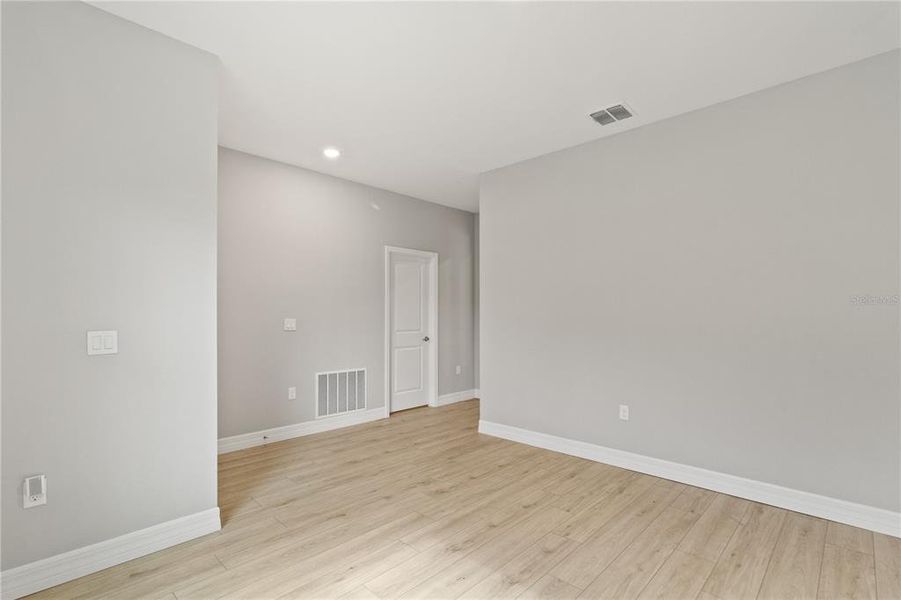 Spacious, unfurnished interior of a new home in , Apopka (Image 14).