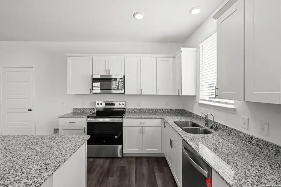 Furnished interior view inside a new home in Cinco Lakes, San Antonio (Image 6).
