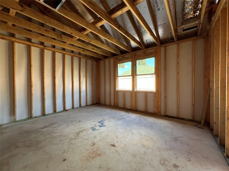 Spacious, unfurnished interior of a new home in Rolling Glen, Hutto (Image 33).