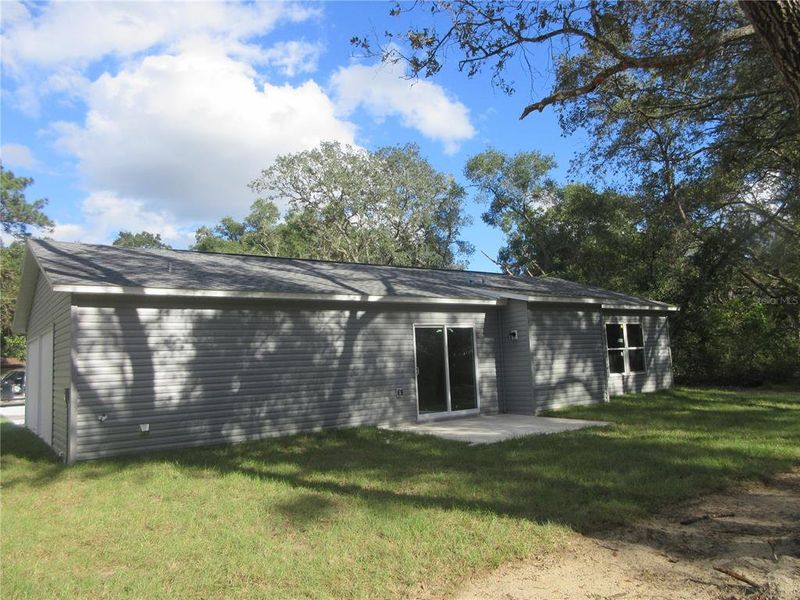 Exterior details and patio area of a home in , Ocklawaha (Image 1).
