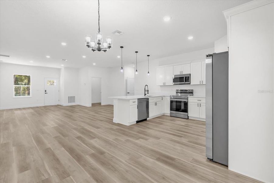Spacious, unfurnished interior of a new home in , Citrus Springs (Image 26).