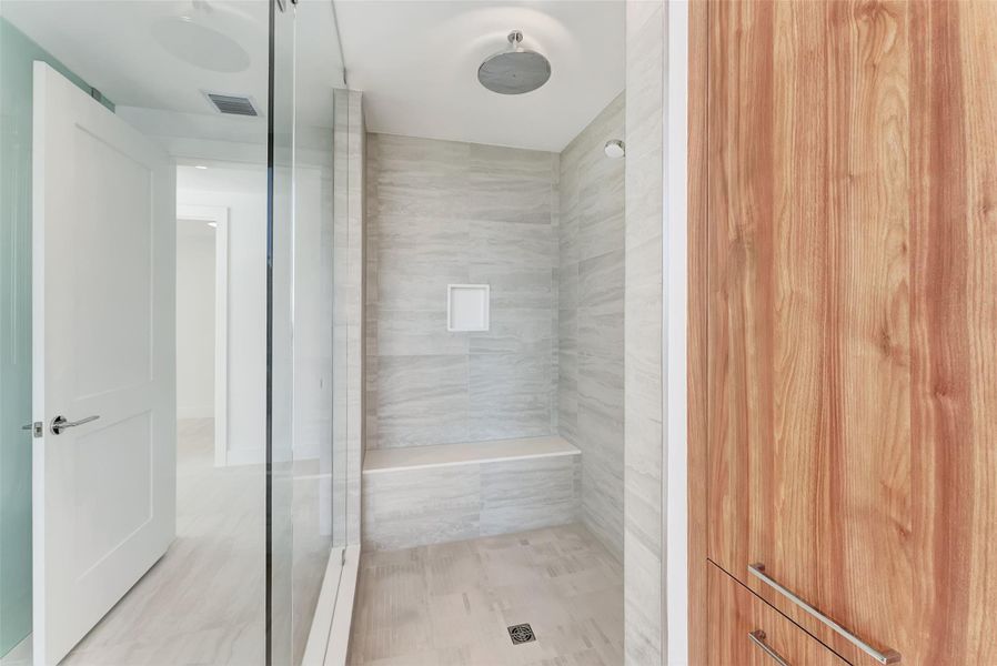 Furnished interior view inside a new home in , Fort Lauderdale (Image 46).