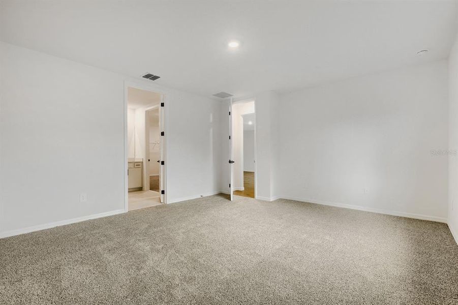 Spacious, unfurnished interior of a new home in The Grove at Stuart Crossing - Signature Series, Bartow (Image 25). Spacious, unfurnished interior of a new home in The Grove at Stuart Crossing - Signature Series, Bartow (Image 25).