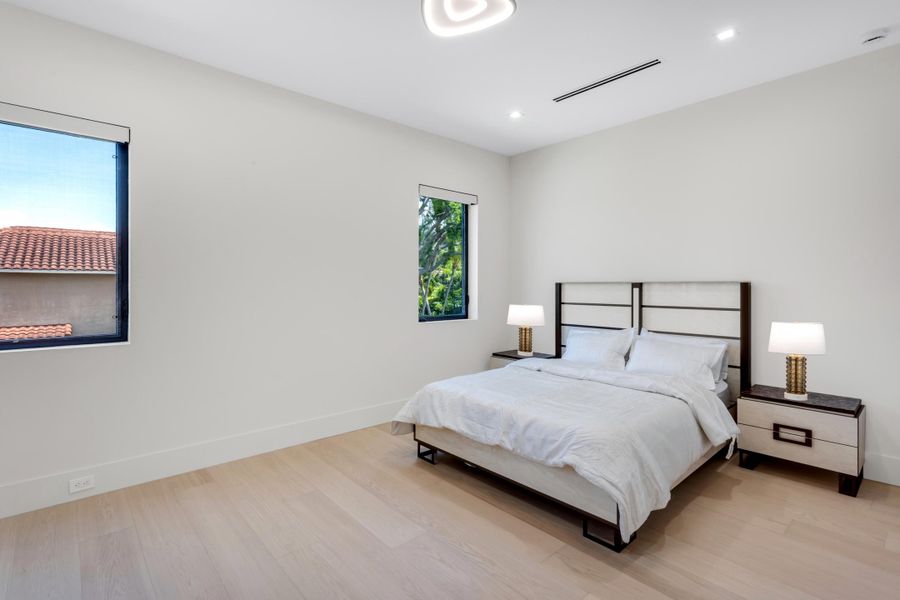 mls_BEDROOM_1_EB_LAMP mls_BEDROOM_1_EB_LAMP