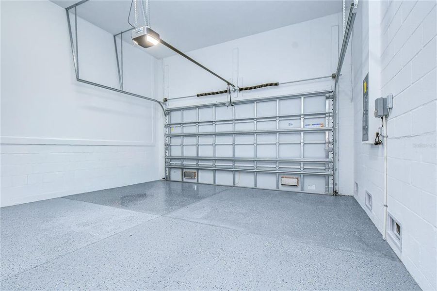Spacious, unfurnished interior of a new home in , Tampa (Image 42).