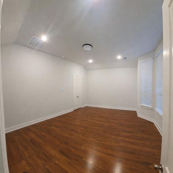 Spacious, unfurnished interior of a new home in , Fate (Image 18).